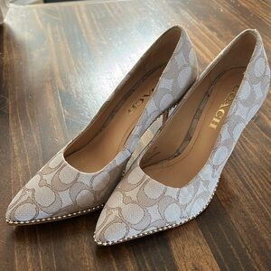COACH WAVERLY  BEADCHAIN PUMPS brand size 6 excellent condition